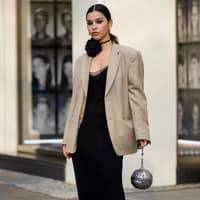 Darf man auf einer Hochzeit ein schwarzes Kleid tragen? Schwarzes Kleid