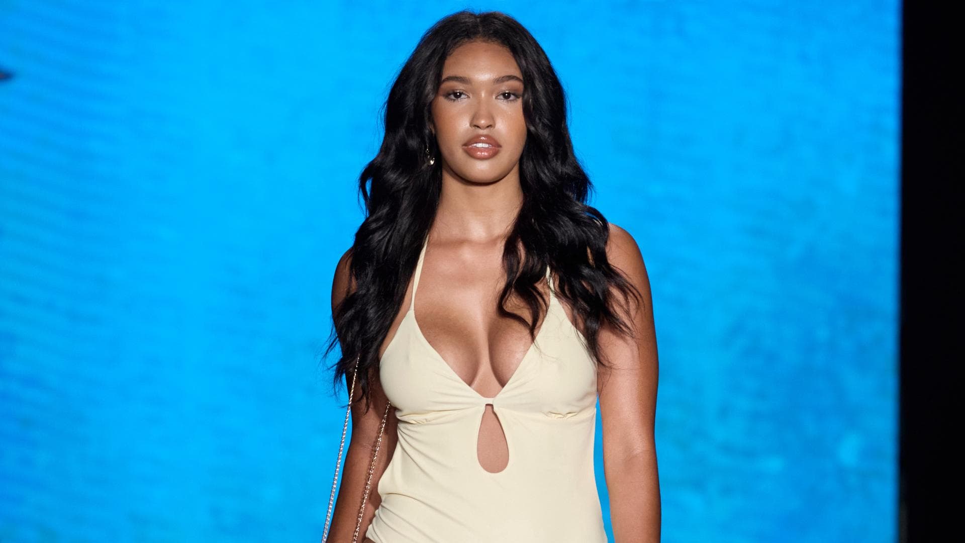 Bademode-2026-Bei-diesen-Brands-findest-du-die-sch-nsten-Bikinis-und-Badeanz-ge