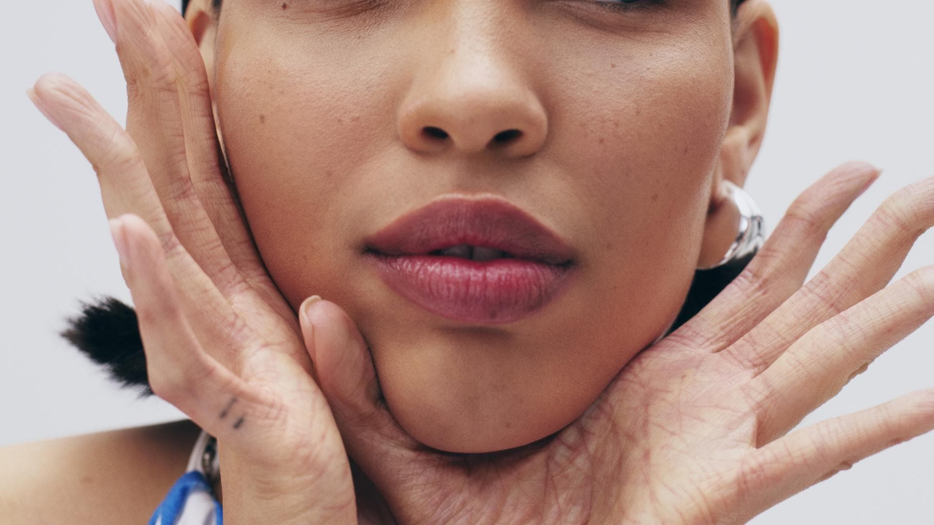 Beauty-ohne-Filter-Warum-wir-neue-Vorbilder-wie-Nara-Smith-brauchen-um-unser-Hautbild-neu-zu-denken