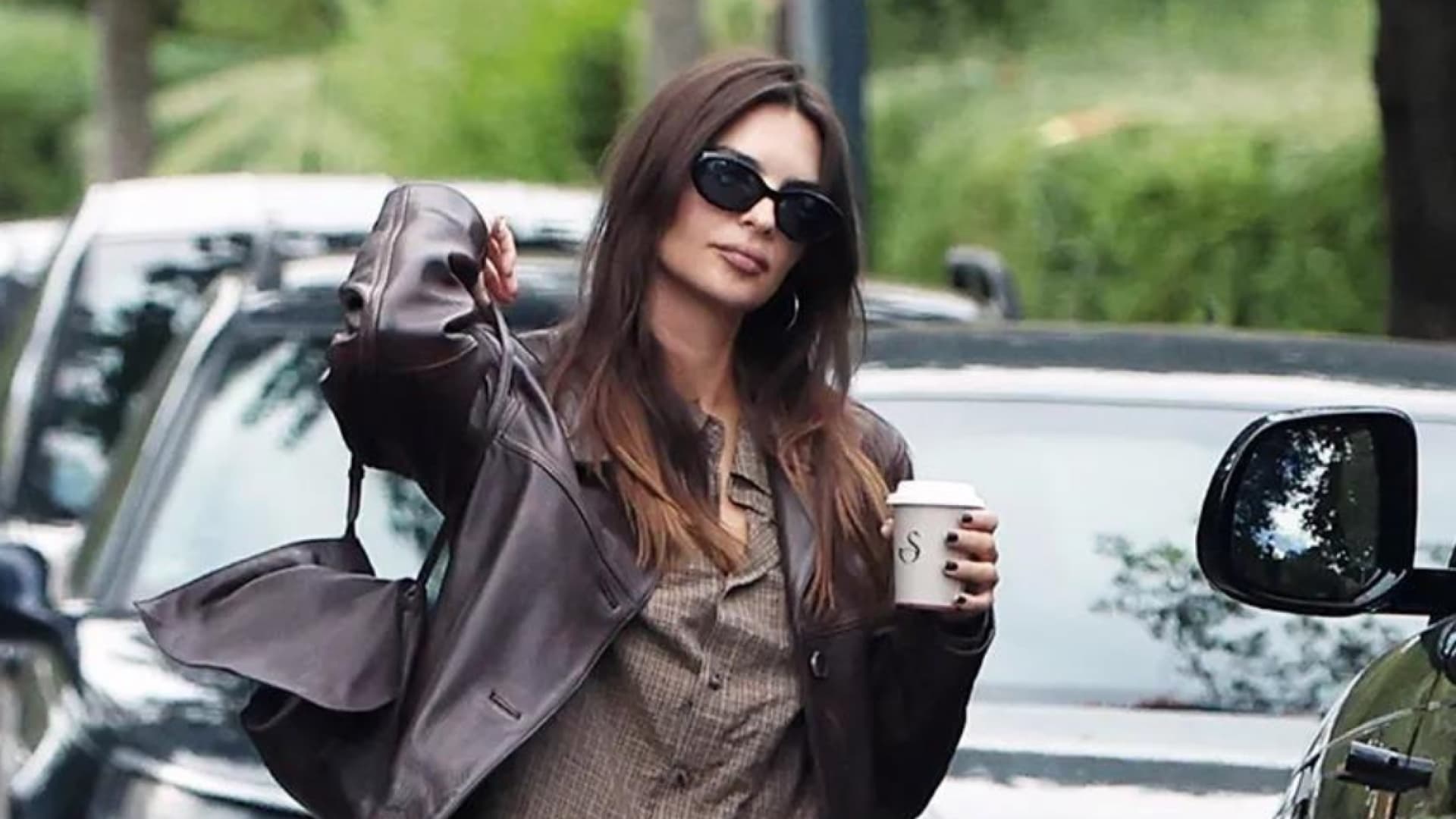 Wir-lieben-im-Herbst-2025-Micro-Uggs-Emily-Ratajkowski-tr-gt-sie-schon
