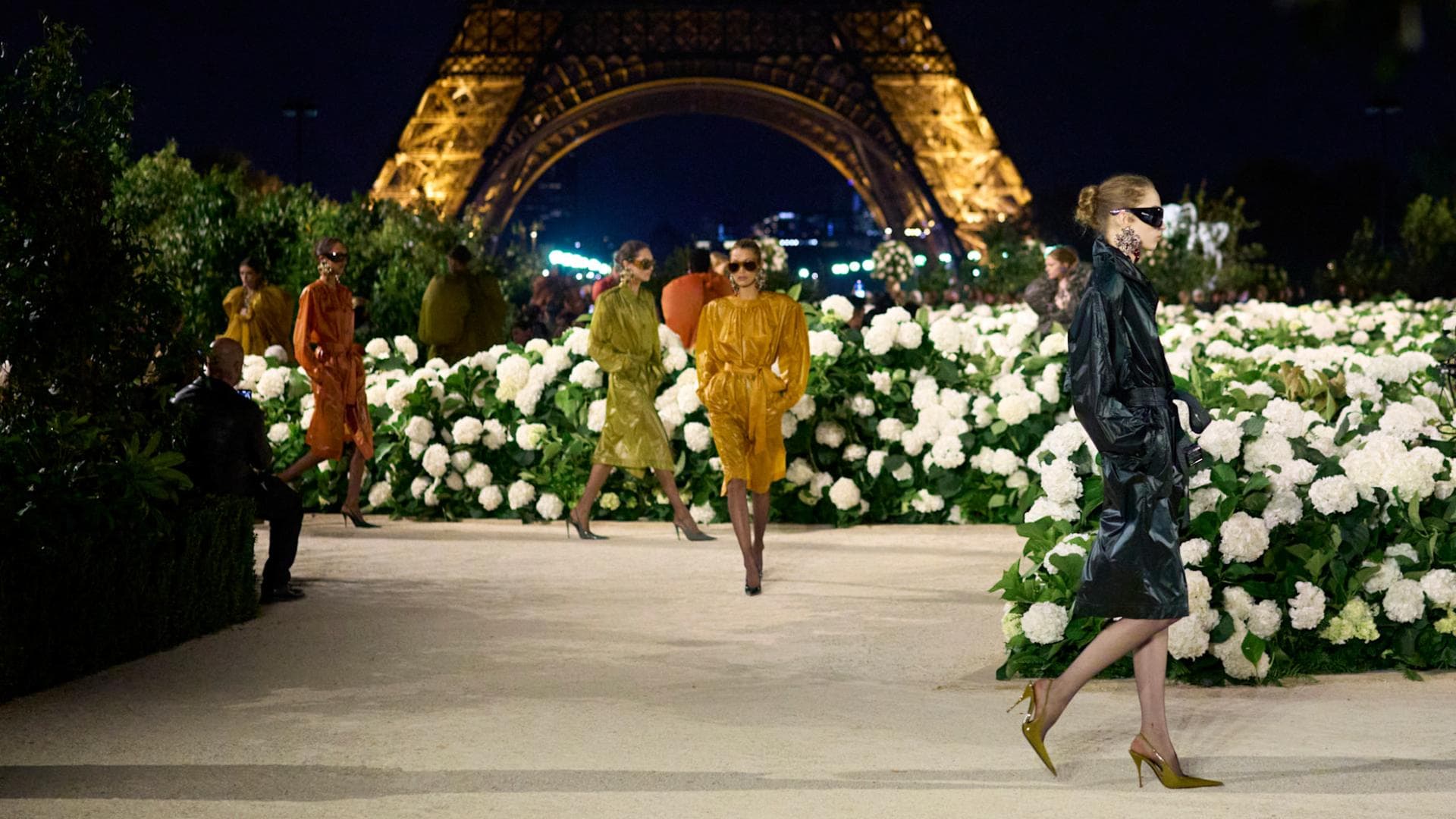 Saint-Laurent-bei-der-Paris-Fashion-Week-3-Trends-merken-wir-uns-f-r-Fr-hling-Sommer-2026