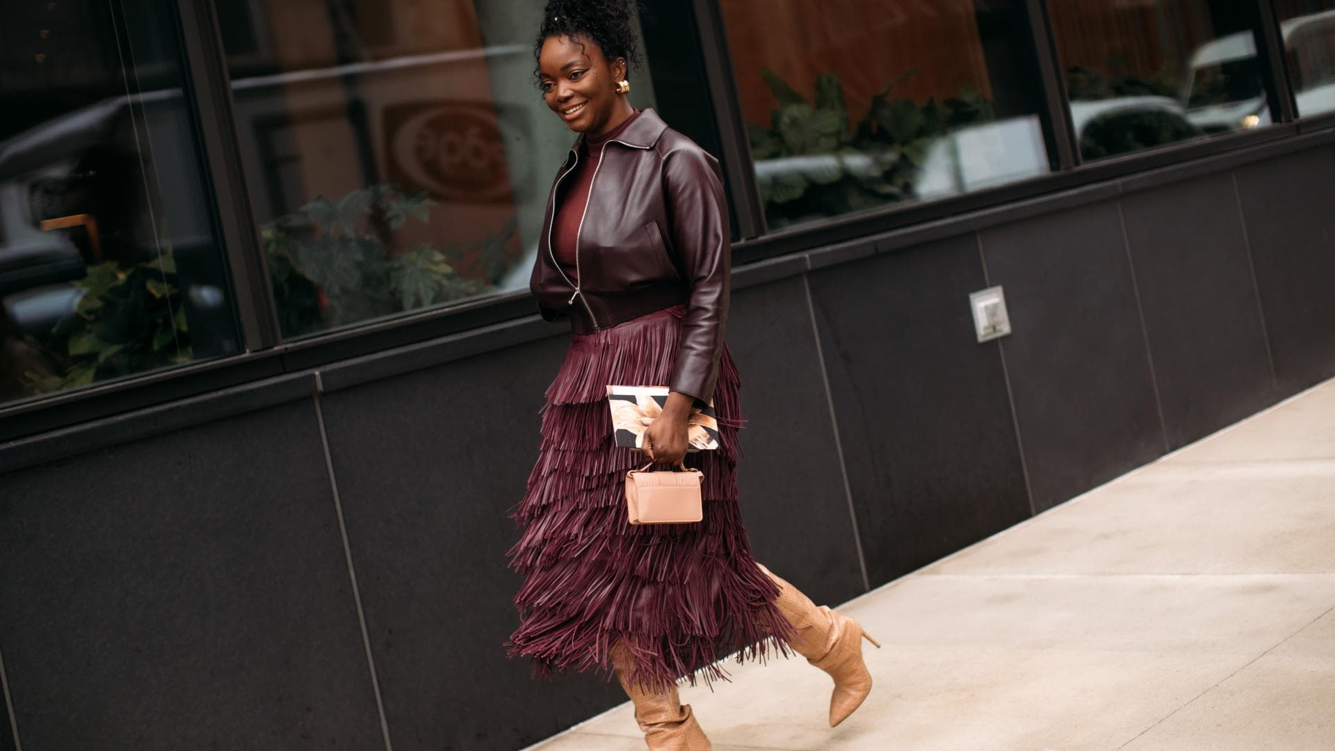 Weinrot-ist-im-Herbst-2025-Mode-Trend-5-Outfitideen