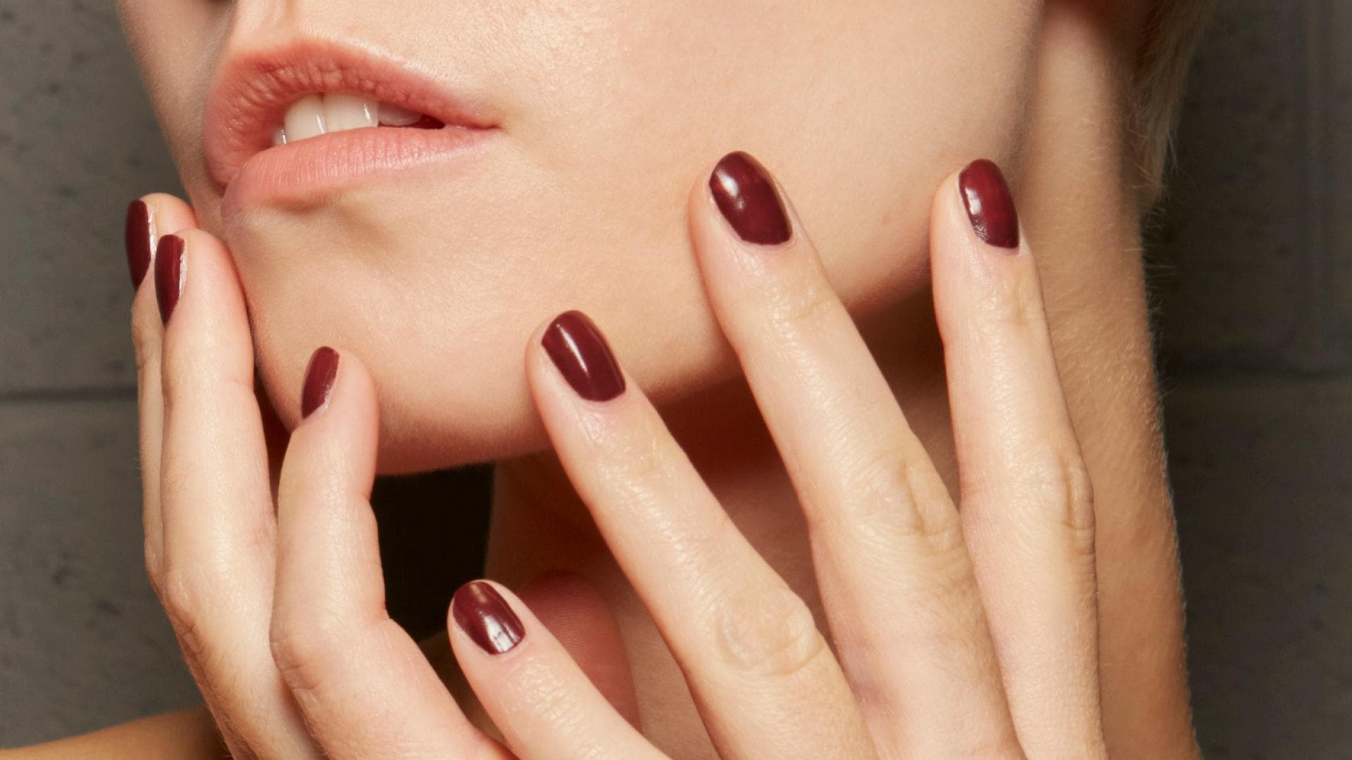 3-Nagel-Trends-die-den-Quiet-Luxury-Look-im-Herbst-2025-perfekt-abrunden