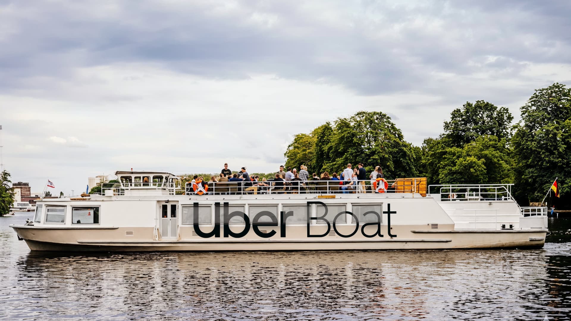 Get-Ready-f-r-das-Lady-Gaga-Konzert-mit-der-Uber-Boat-Experience