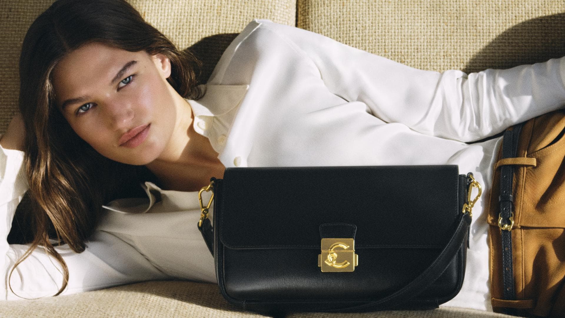 Endlich-launcht-die-neue-C-Me-Lock-Bag-von-Coccinelle