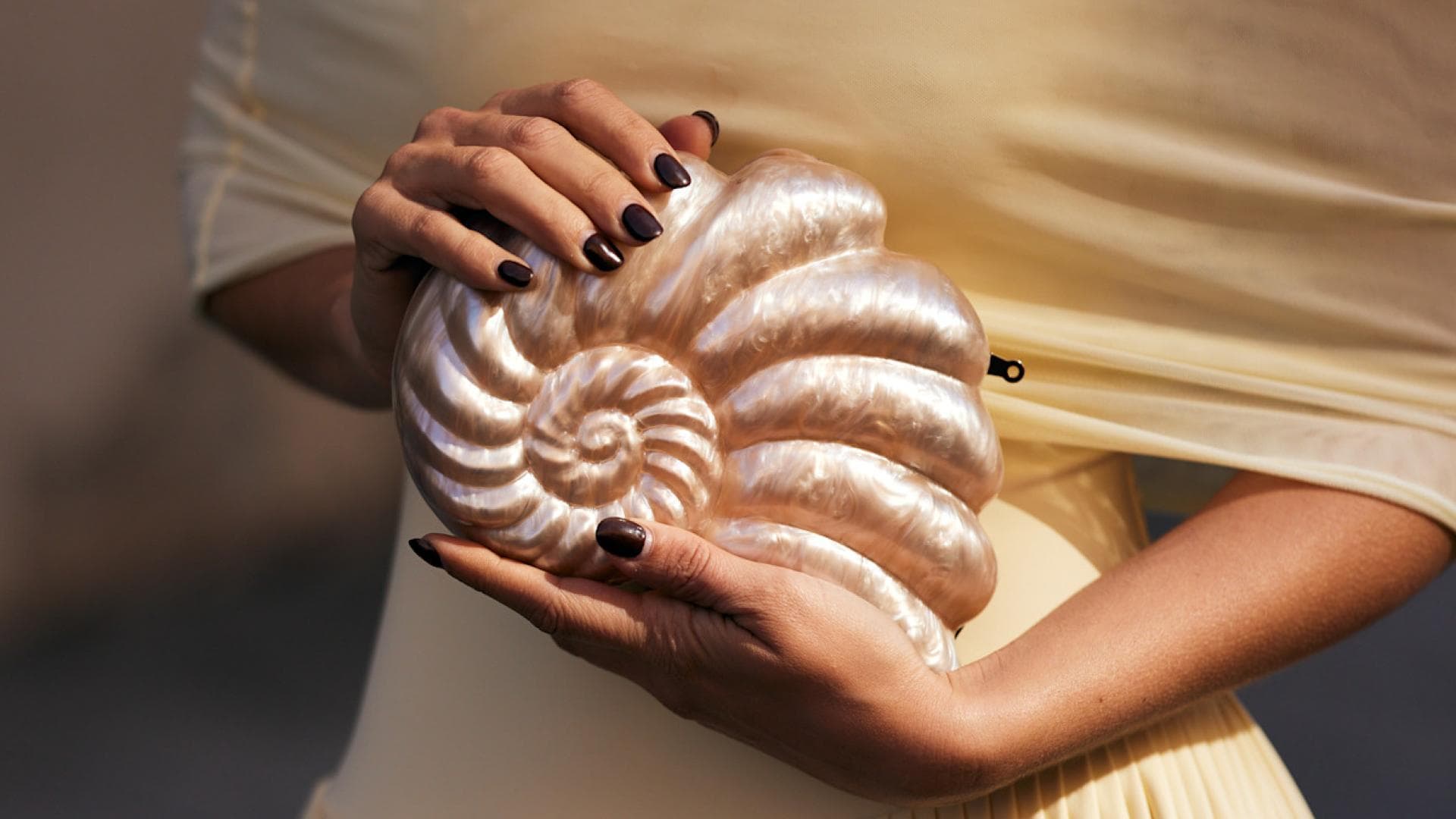 Nagel-Trends-2025-2026-Coffee-Nails-haben-es-uns-aktuell-angetan