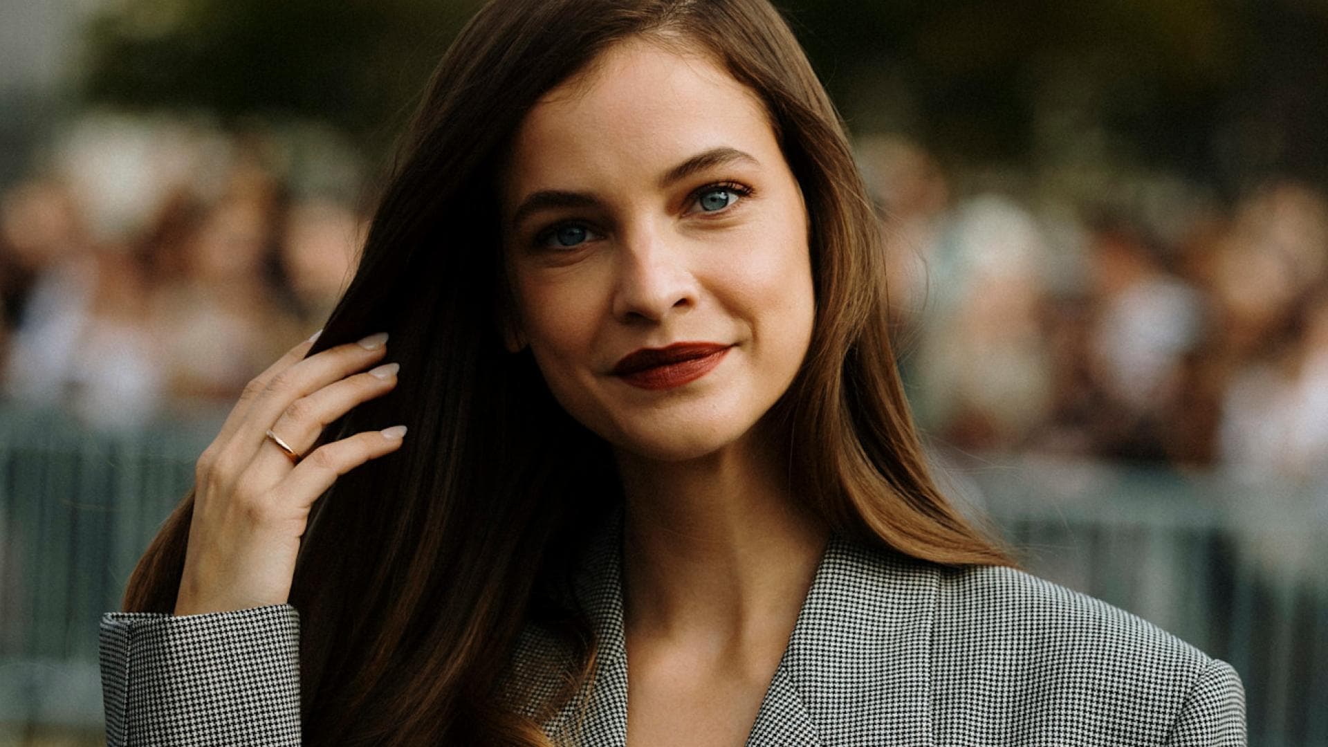 nagel-trends-2025-tulle-nails-sind-f-r-alle-die-es-jetzt-schlicht-m-gen