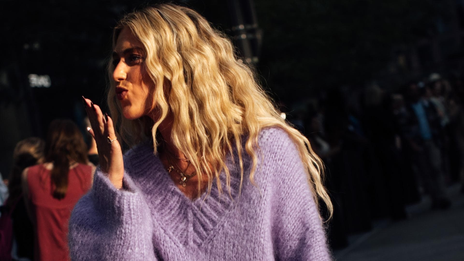 Locken-Trends-2026-Statt-Trockenshampoo-verwende-ich-als-Curly-Girl-dieses-Produkt-gegen-fettiges-Haar