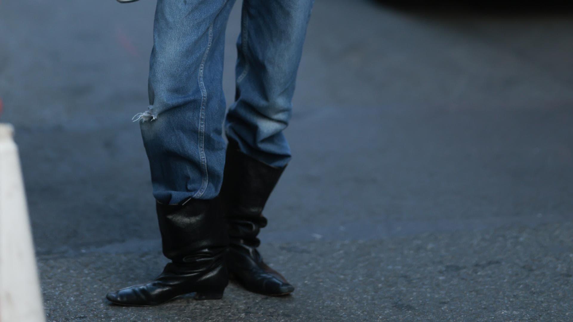 -boot-tucking-ist-der-hosen-stiefel-trend-2026-den-fashion-girls-lieben