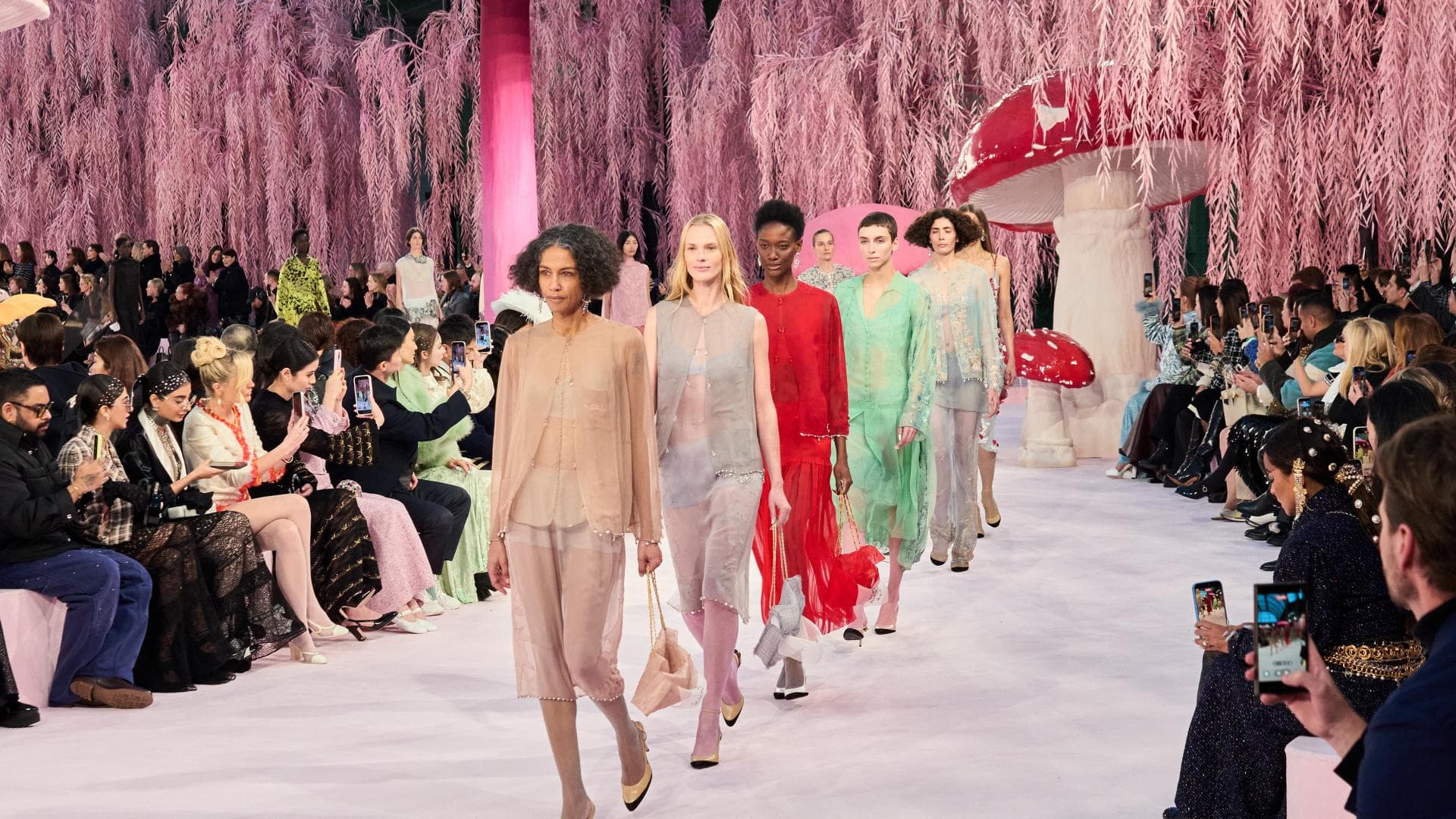 chanel-haute-couture-show-2026-r-cke-m-ssen-im-fr-hjahr-sommer-so-aussehen