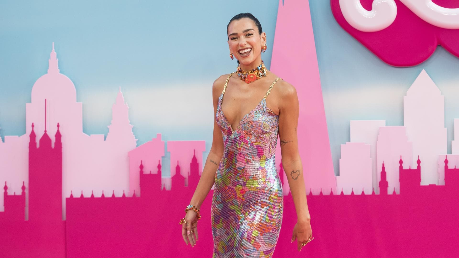 dua-lipas-konfetti-nails-sorgen-auch-im-januar-2026-noch-f-r-gute-laune