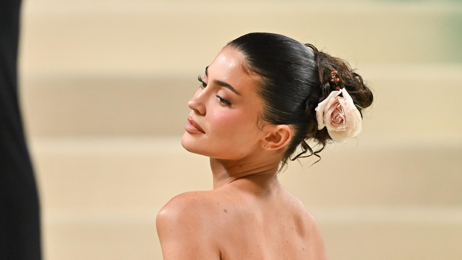 Beauty-Crush-Kylie-Jenners-Sunset-Glow-stylen-wir-f-r-diesen-Sommer-nach