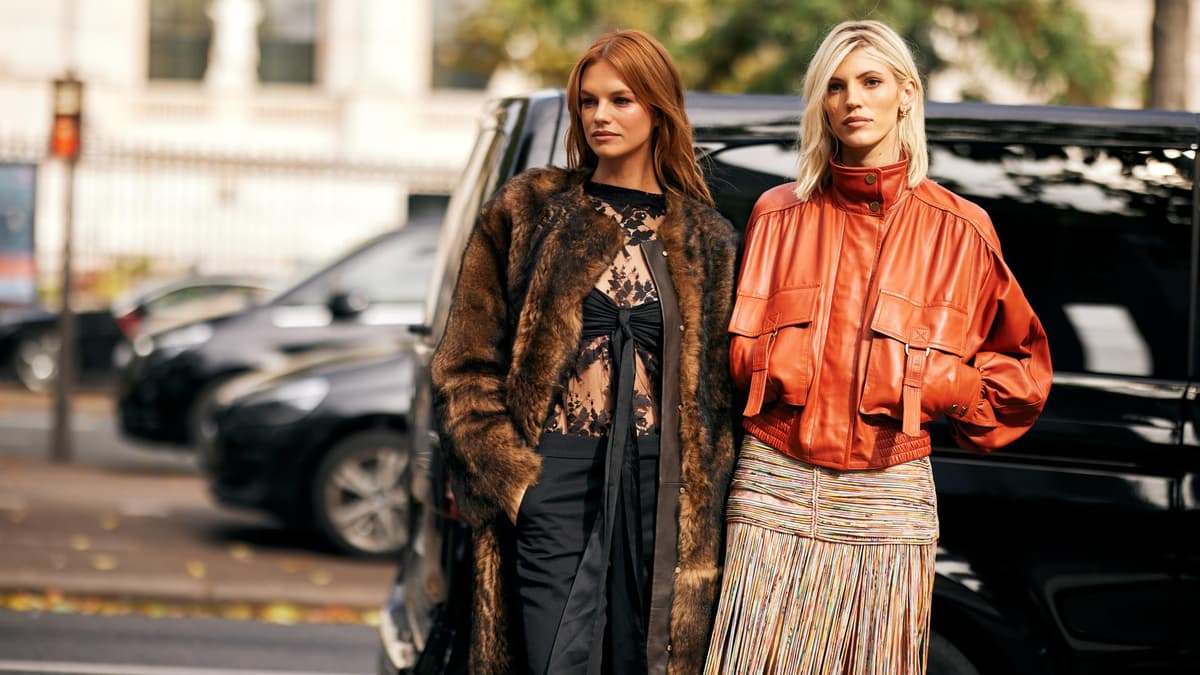 Zwei stylische Frauen