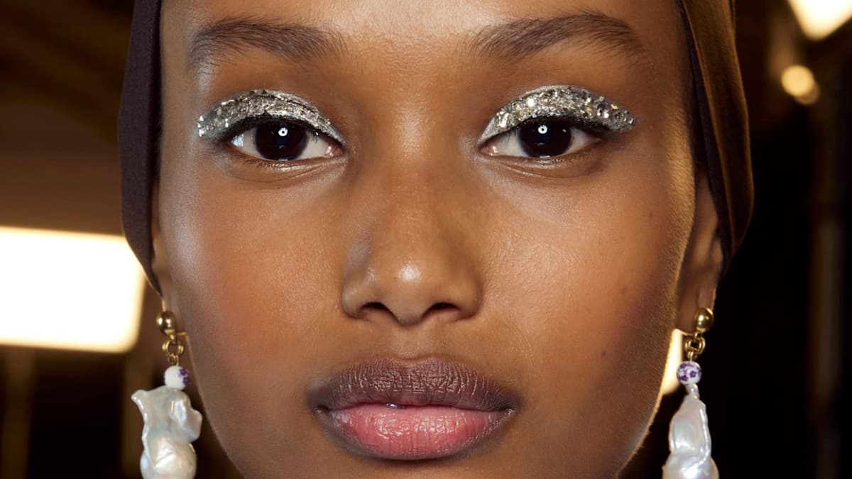 Lidschatten in Silber-Glitzer