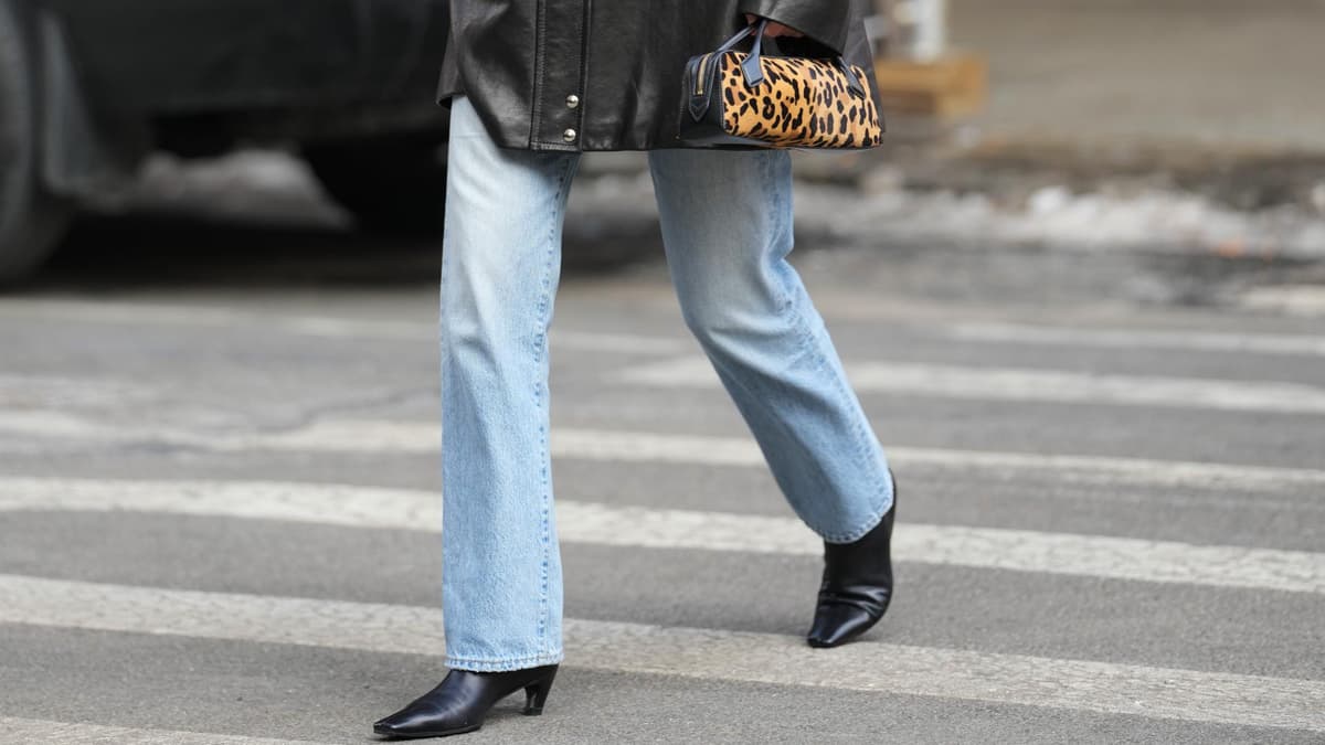 Straight Leg Jeans kombinieren: So funktioniert es