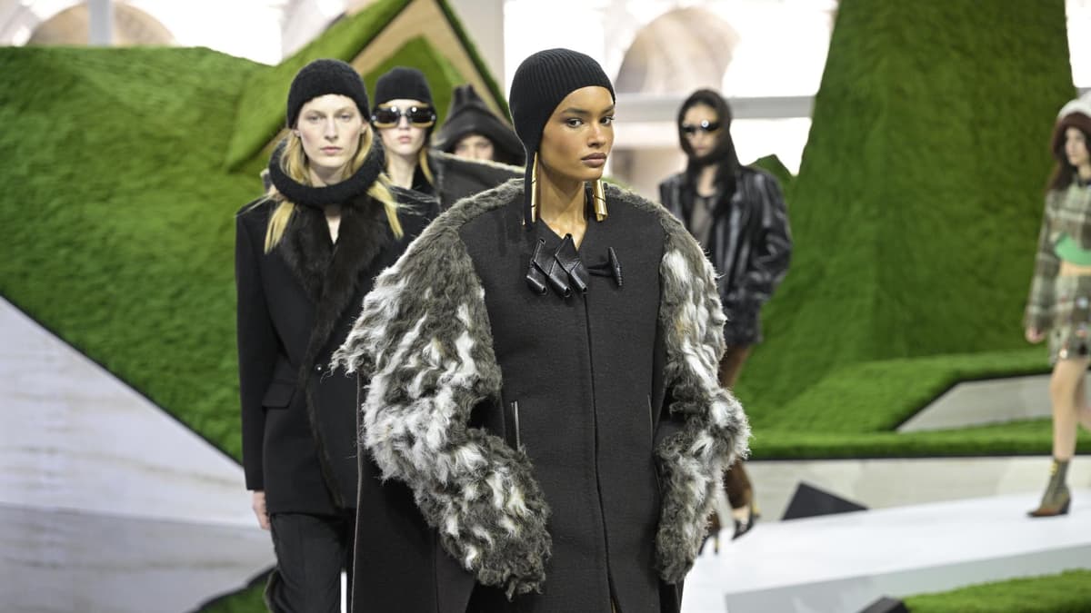 Louis Vuitton bei der Paris Fashion Week: Diese 3 Accessoire-Trends mischen unsere Outfits auf