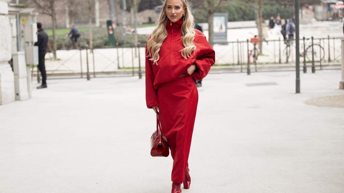 Im Frühling 2026 tragen wir Röcke in dieser Farbe – laut Chanel, Fendi und Co.