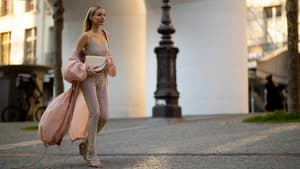 Leonie Hanne in glitzerndem Jumpsuit