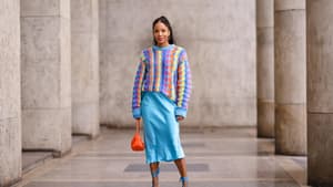 Ellie Delphine trägt blauen Sationrock Streetstyle