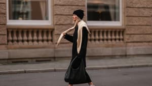 Kathrin Bommann in einem Strickkleid