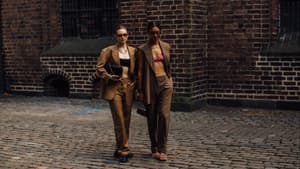 kopenhagen Fashion Week zwei Frauen braune Outfits Streetstyle