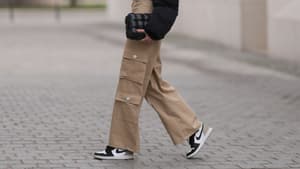 Schwarzweiße Sneaker