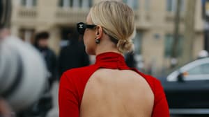 Den wiederverwendbaren Klebe-BH tragen wir im Frühling 2026 rauf und runter