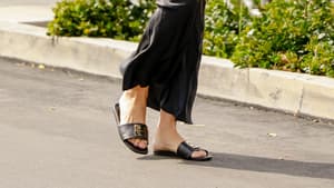 Flache Sandalen von Cos und Co