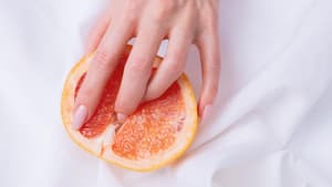 Weibliche Hand Orange