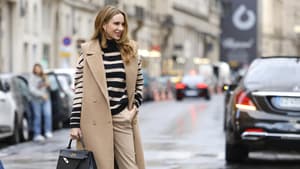 Frau in Strickpullover