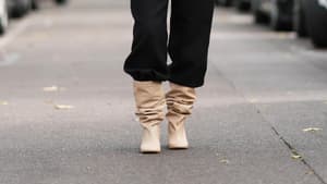Frau mit beigen Boots