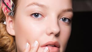 Porträt von Model Backstage bei Fashion Show