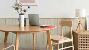 Esszimmer: Stühle und Tische