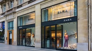 Fassade des Zara-Ladens an der Avenue des Champs-Elysées