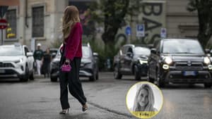Frau in pinker Jacke