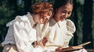 Verliebtes Paar liest ein Buch