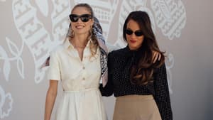 Zwei Frauen in Paris Streetstyle