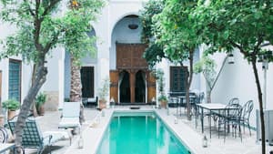 Hotel mit Pool