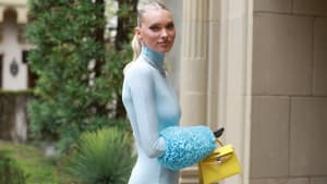 Elsa Hosk in Eisblau