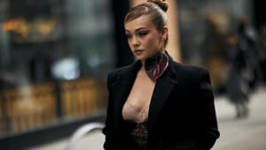 Frau mit Spitzen-BH