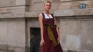 Frau in einem Dirndl