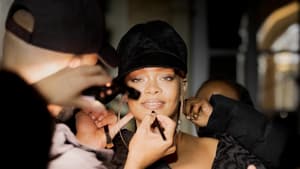 Rihanna wird geschminkt