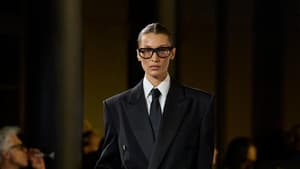 Bella Hadid bei Saint Laurent