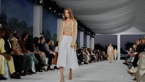 Model in weißem Rock bei Ralph Lauren Spring/ Summer 2025 