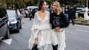 Zwei stylische Frauen