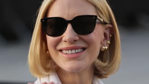 Cate Blanchett mit Lippenstift