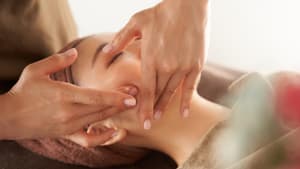 Japanische Gesichtsmassage