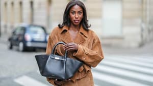 Frau mit DeMellier Bag