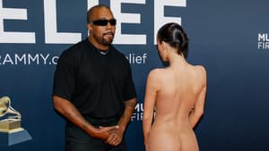 Bianca Censori nackt bei den Grammys