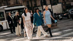 Frauen in stylischen Hosen